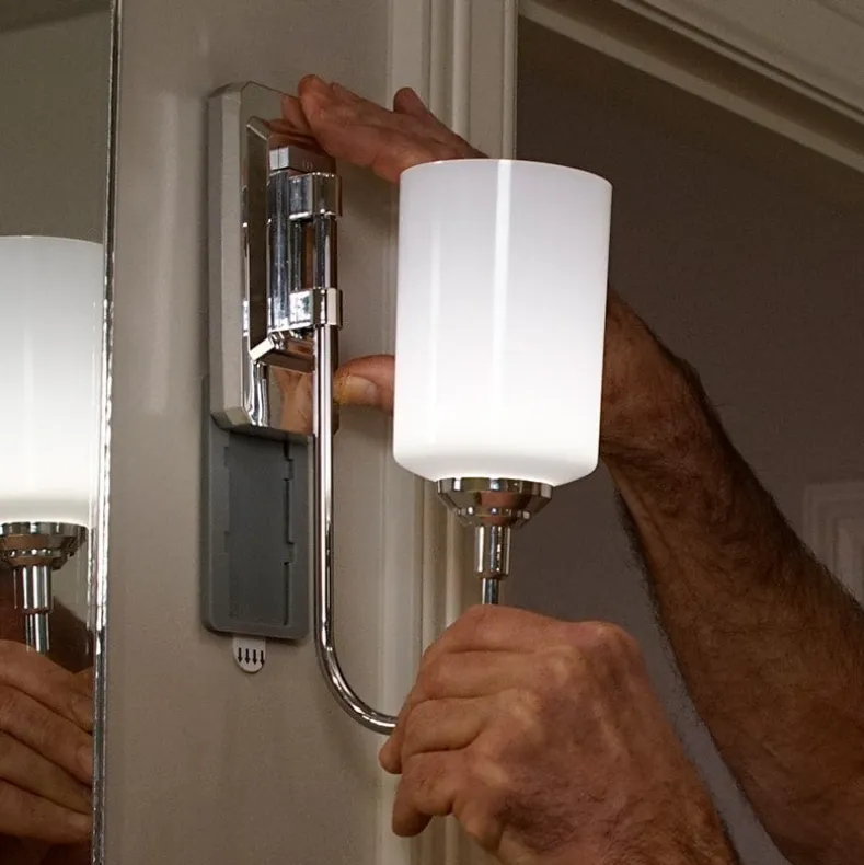 Smart Sconce™ Dimmable Wireless Wall Light With Remote